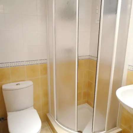 Апартаменты Charming In With Shared Pool *