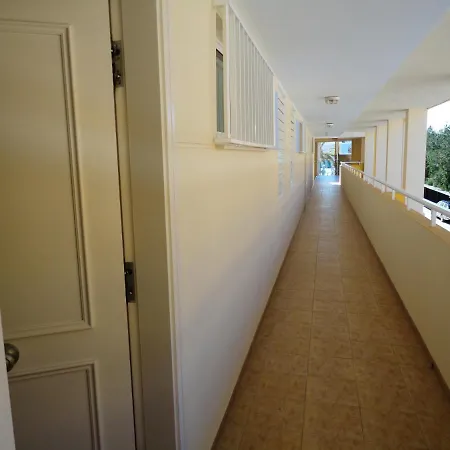 Charming In With Shared Pool Apartment