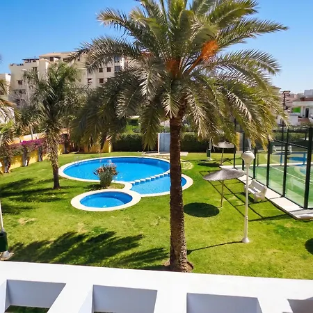 Lägenhet Charming In With Shared Pool *
