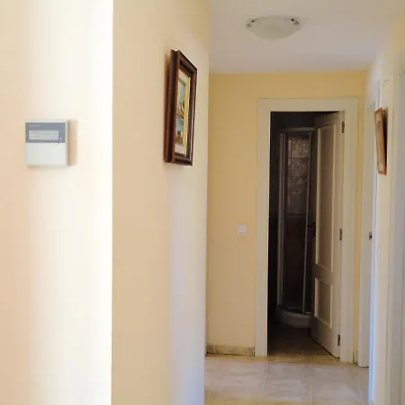 Charming In With Shared Pool Daire