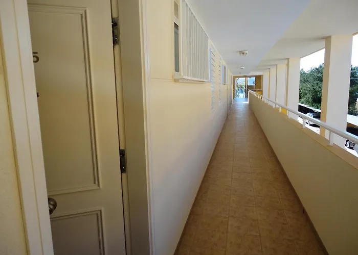 Charming In With Shared Pool Apartment
